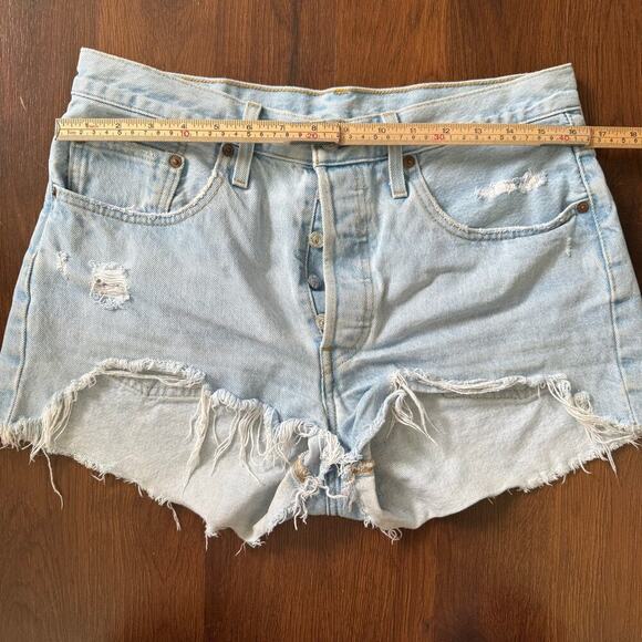 Levi’s 501 Button Fly Shorts Light Wash Denim Casual Preppy Festival Sz 30 - Picture 5 of 7